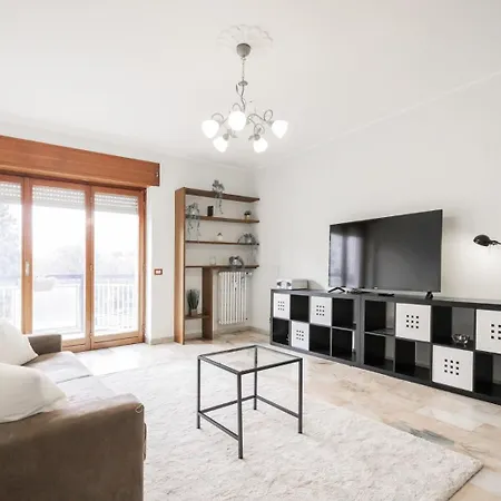 Big Deluxe Apts Italian Style Lake&terrace Apartment